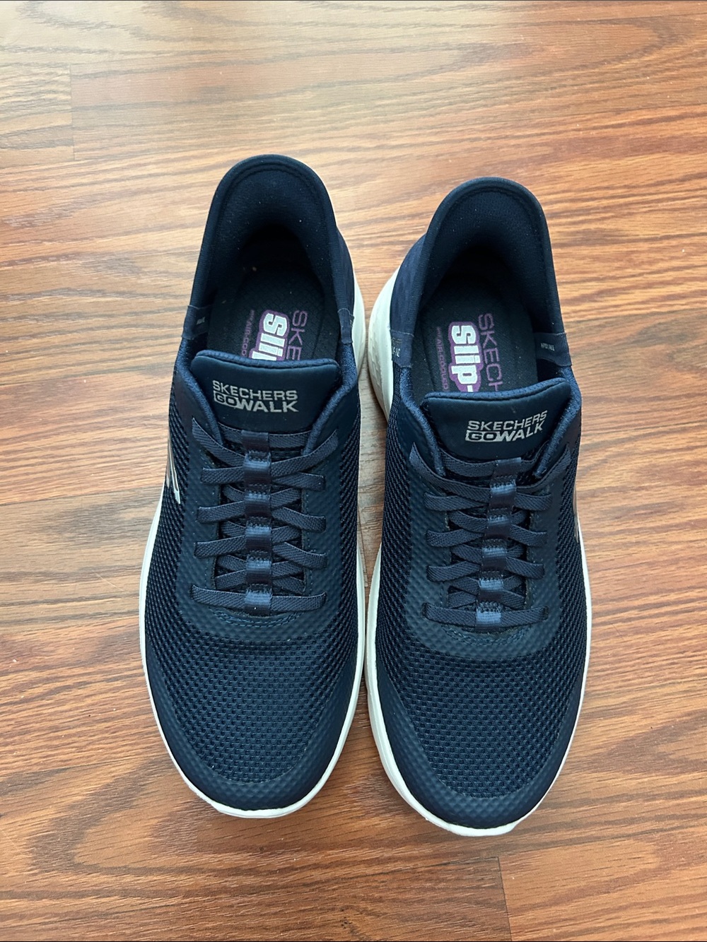 Skechers GOwalk Women's Navy and White Knit Slip-On Sneakers sz 8.5. New w/o tag - Picture 1 of 6